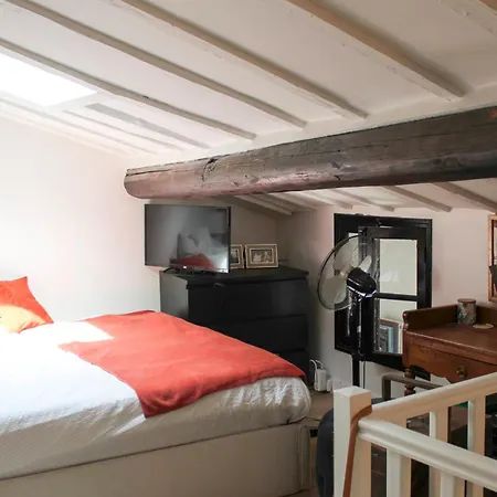 Beautiful Love Nest In The 17th *